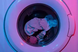 洗完衣服發現洗衣機裡有米奇？心臟差點驟停，仔細一看發現還好是個...