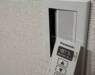 日本網友驚覺《電燈開關竟然藏著遙控器》大家都來檢查家中的開關了