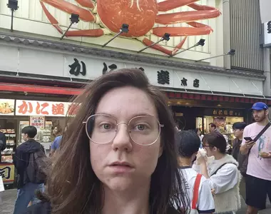 《人中之龍聖地巡禮》紐西蘭網友遊日本跟大螃蟹自拍 人龍粉絲們都來分享朝聖照