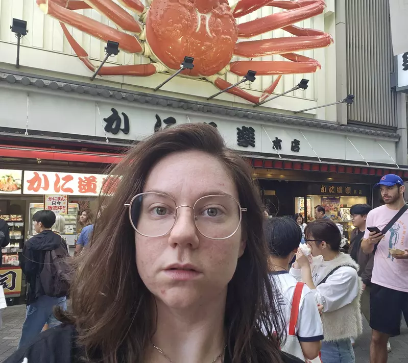 《人中之龍聖地巡禮》紐西蘭網友遊日本跟大螃蟹自拍 人龍粉絲們都來分享朝聖照