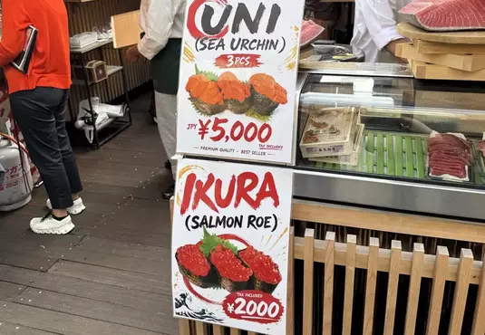 日本網友議論《坑殺觀光客的店變多了》內行人看到英文這麼顯眼就知道不要吃