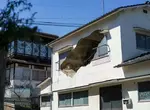 日本溫泉街出現《破了大洞的房子》原來是前衛的現代藝術作品