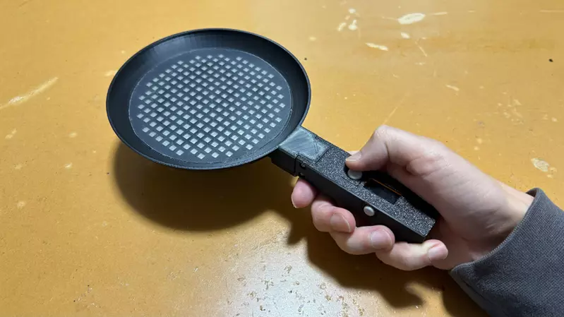 網友製作《模仿奶油融化效果的電子平底鍋》不只有點陣的光點移動就連聲音也模仿了出來