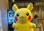網友在韓國用銅板價夾到皮卡丘超巨玩偶 結果運回日本卻花了上萬日元(苦笑)