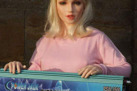 情趣娃娃模特兒　國外eBay賣家不花錢也能請來麻豆拍照