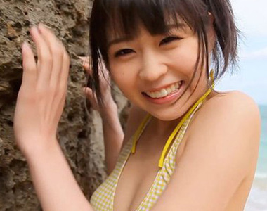 《宅宅AVDay》櫻由羅是一位喜歡組鋼彈的可愛AV女優