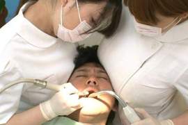 《牙醫護士多巨乳的真實》原來那靠在臉旁的歐拜竟然隱藏了這樣的事實...