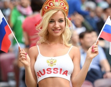 《俄羅斯正妹球迷》馬上被翻出真實身分 原來是AV女優