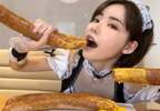 肉眼可見超巨根《深田詠美吃香腸》這個尺寸是要挑戰大食youtuber嗎？