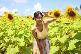 擁有日規L罩杯的《田野憂》首支電子寫真集推出,話說那個向日葵不是應該朝向太陽的角度嗎!? 擁有日規L罩杯的《田野憂》首支電子寫真集推出,話說那個向日葵不是應該朝向太陽的角度嗎!?