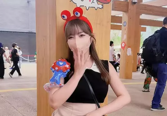 2025大阪萬博會出現謎一般的神秘露內褲女子