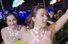 無胸罩冒險《BralessGirlsTV》的雲霄飛車初體驗