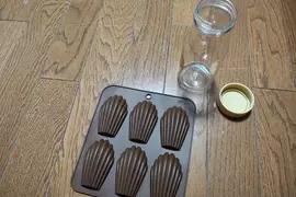 網友用大創百元商品製作的簡易飛機杯 想不到蛋糕模具也能開發出奇怪的用法