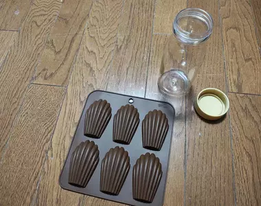 網友用大創百元商品製作的簡易飛機杯 想不到蛋糕模具也能開發出奇怪的用法