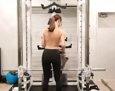 性感的私人健身教練rino的健身過程 有這樣的身手想像不到只有一年的經驗呢