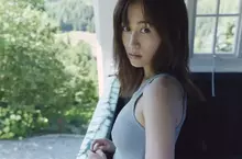 美臀線條內衣造型曝光《前田敦子》挑戰更大膽睽違14年的寫真集「Beste」推出