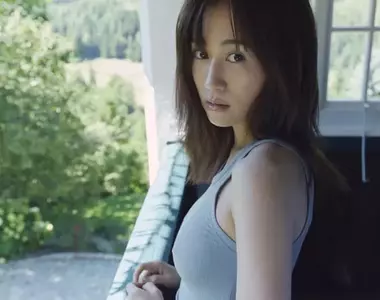 美臀線條內衣造型曝光《前田敦子》挑戰更大膽睽違14年的寫真集「Beste」推出