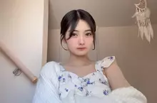 高中生模特兒《舞香》17歲擁有天然美貌的她登上雜誌拍寫真
